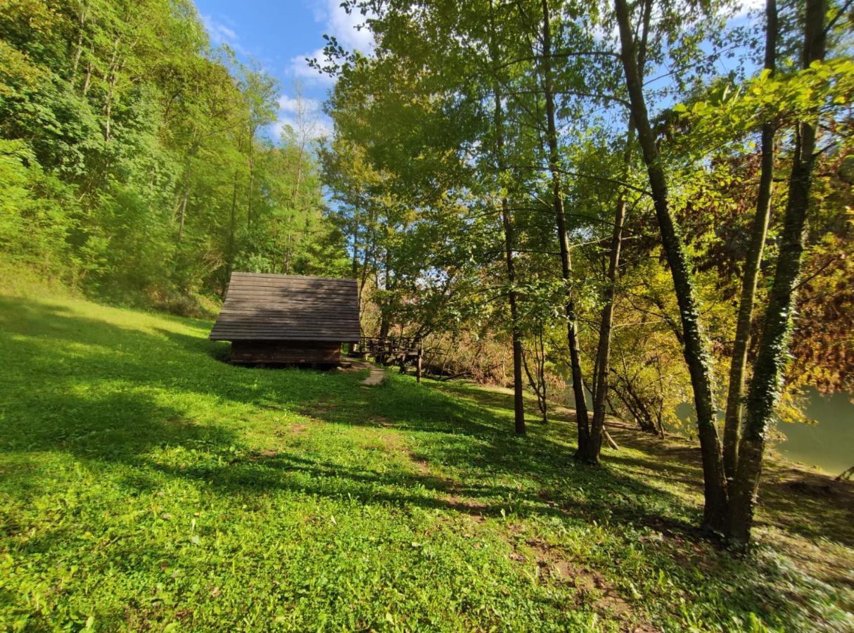 Kolibe - Robinson Camp Kupa Hotel Netretic Екстериор снимка
