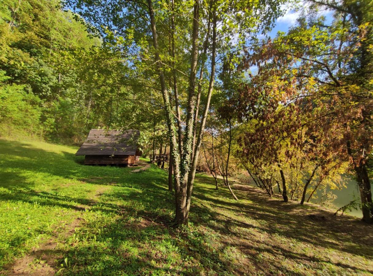 Kolibe - Robinson Camp Kupa Hotel Netretic Екстериор снимка